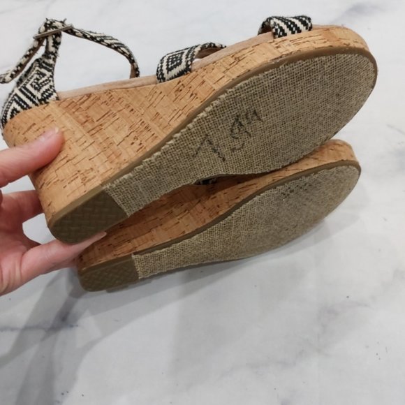 Toms Espadrille Wedge Sandal in Aztec - Picture 6 of 7